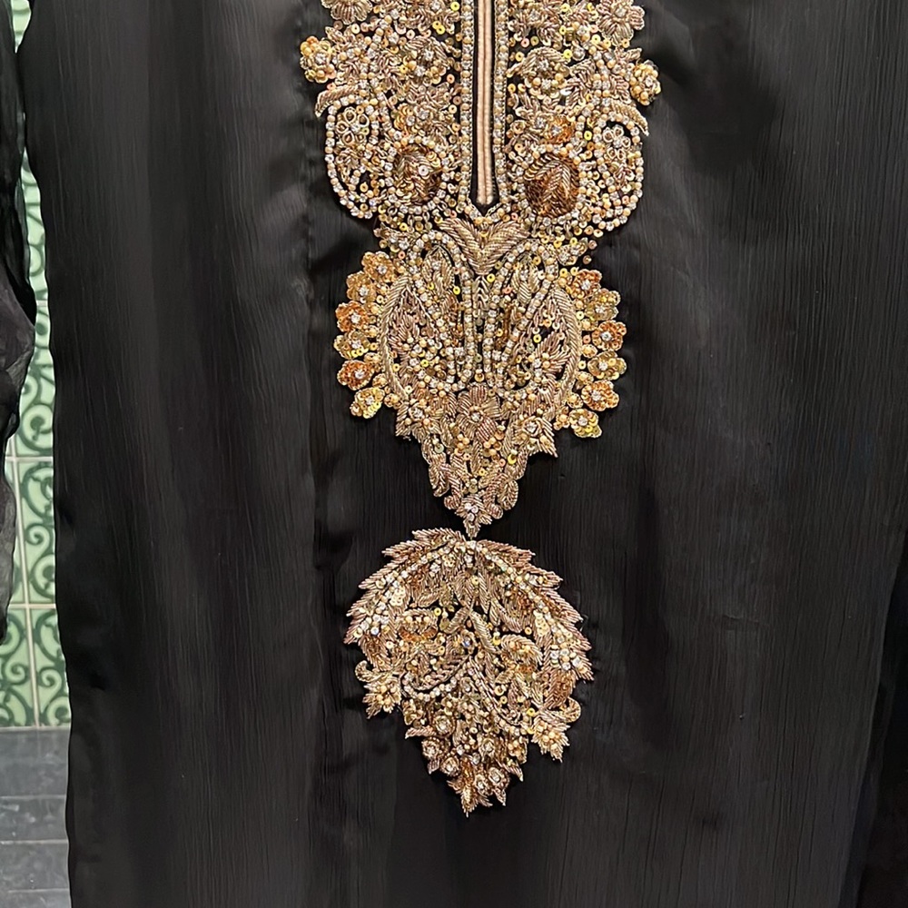Pakistani / Indian Kurta Outfit - image 3
